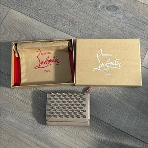 CHRISTIAN LOUBOUTIN
Leather Compact wallet